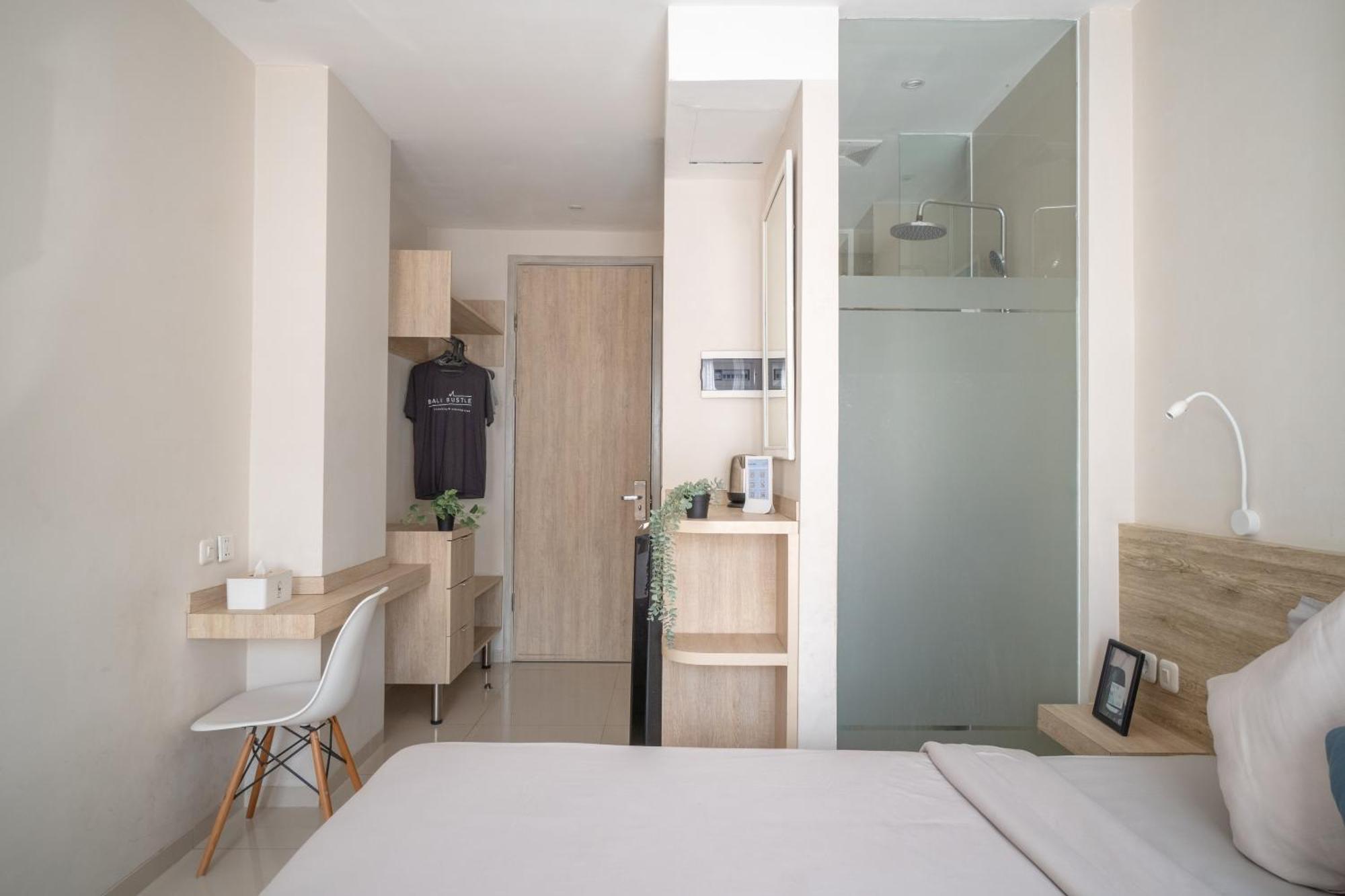 Bali Bustle Pararaton Coliving And Coworking Space Legian  Bagian luar foto