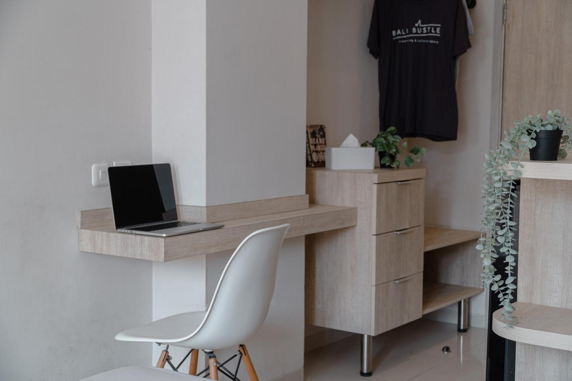 Bali Bustle Pararaton Coliving And Coworking Space Legian  Bagian luar foto