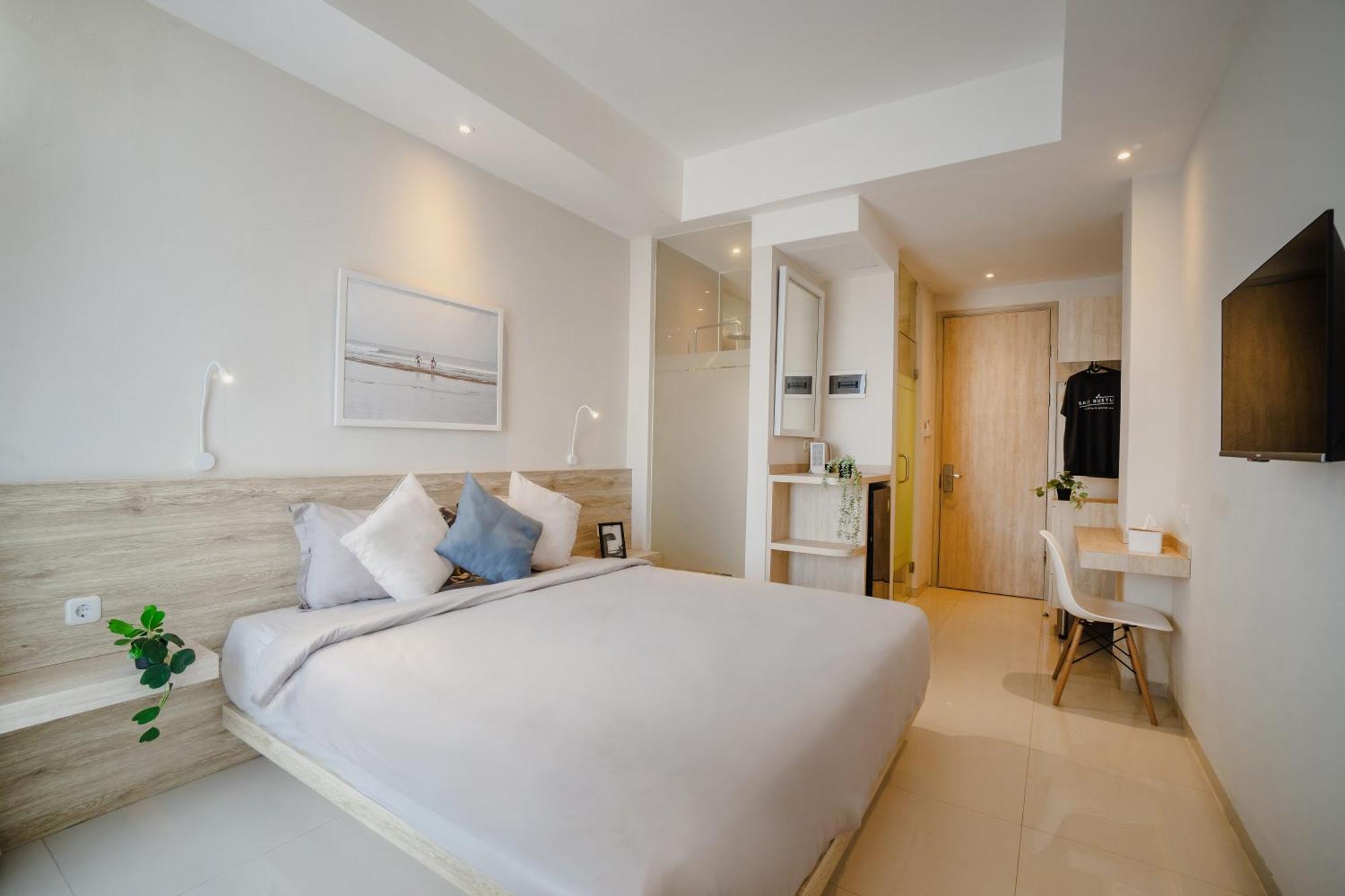 Bali Bustle Pararaton Coliving And Coworking Space Legian  Bagian luar foto