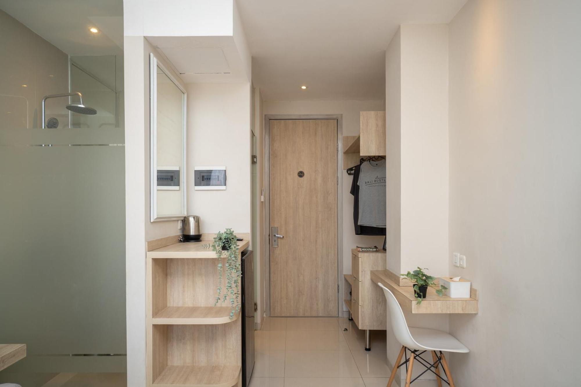 Bali Bustle Pararaton Coliving And Coworking Space Legian  Bagian luar foto