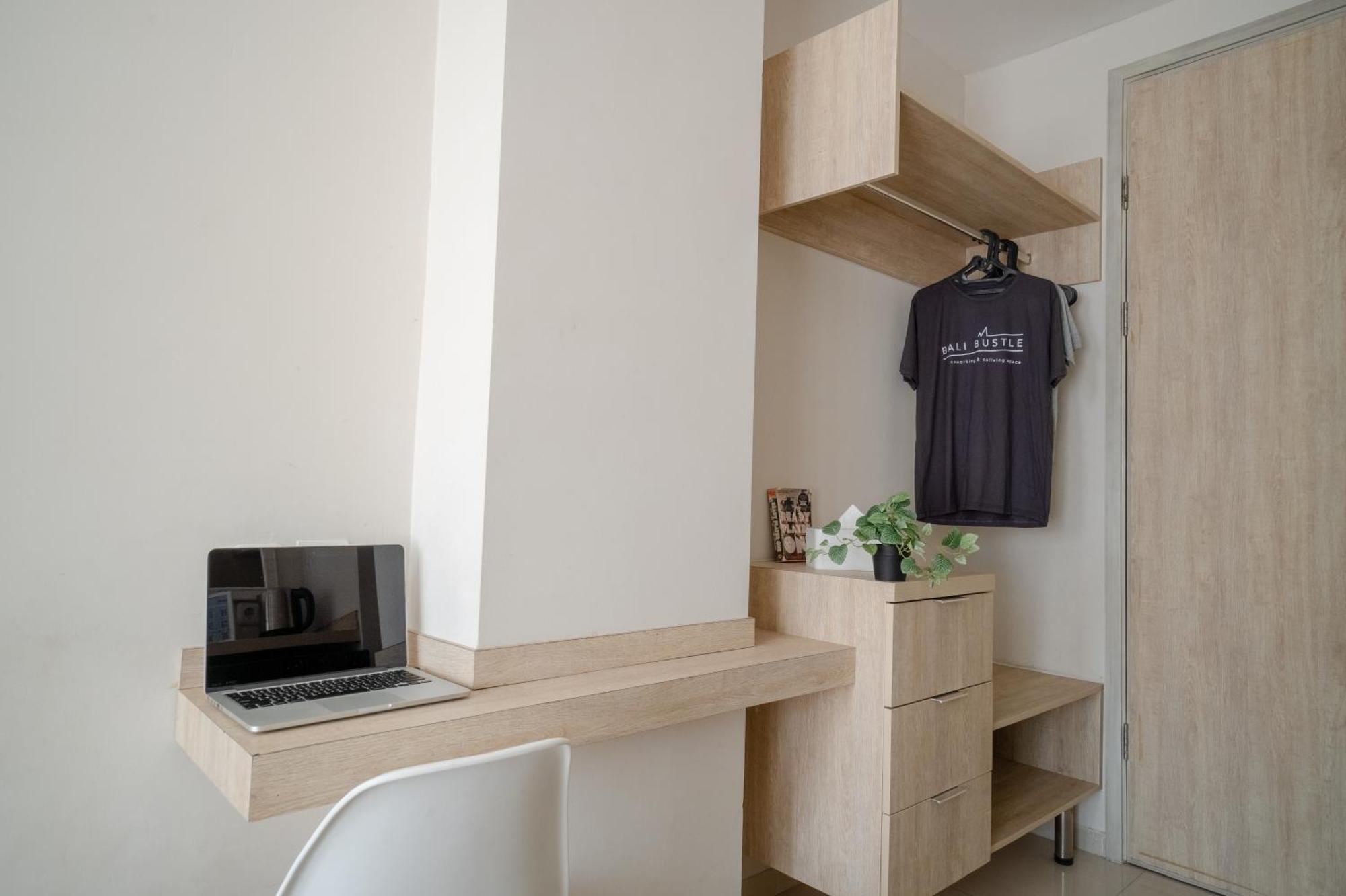 Bali Bustle Pararaton Coliving And Coworking Space Legian  Bagian luar foto