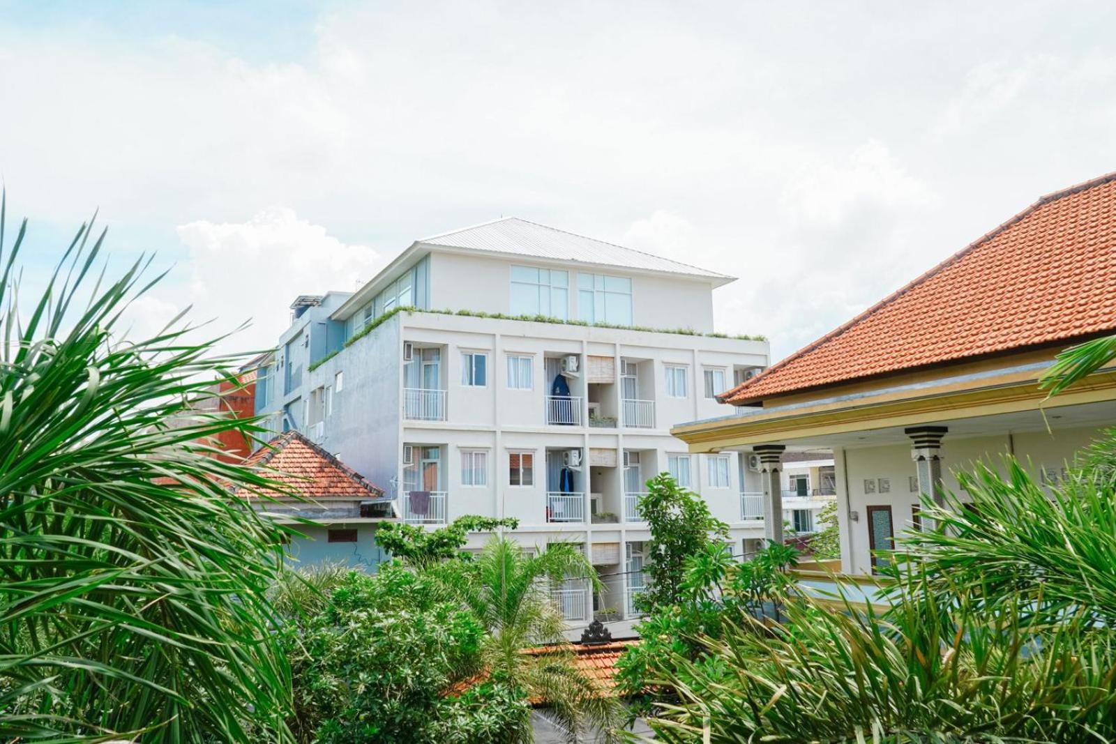 Bali Bustle Pararaton Coliving And Coworking Space Legian  Bagian luar foto