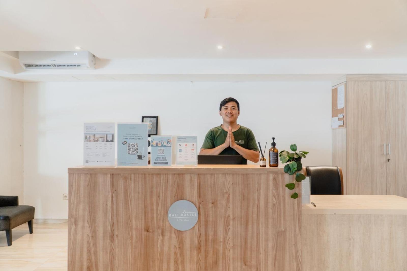 Bali Bustle Pararaton Coliving And Coworking Space Legian  Bagian luar foto